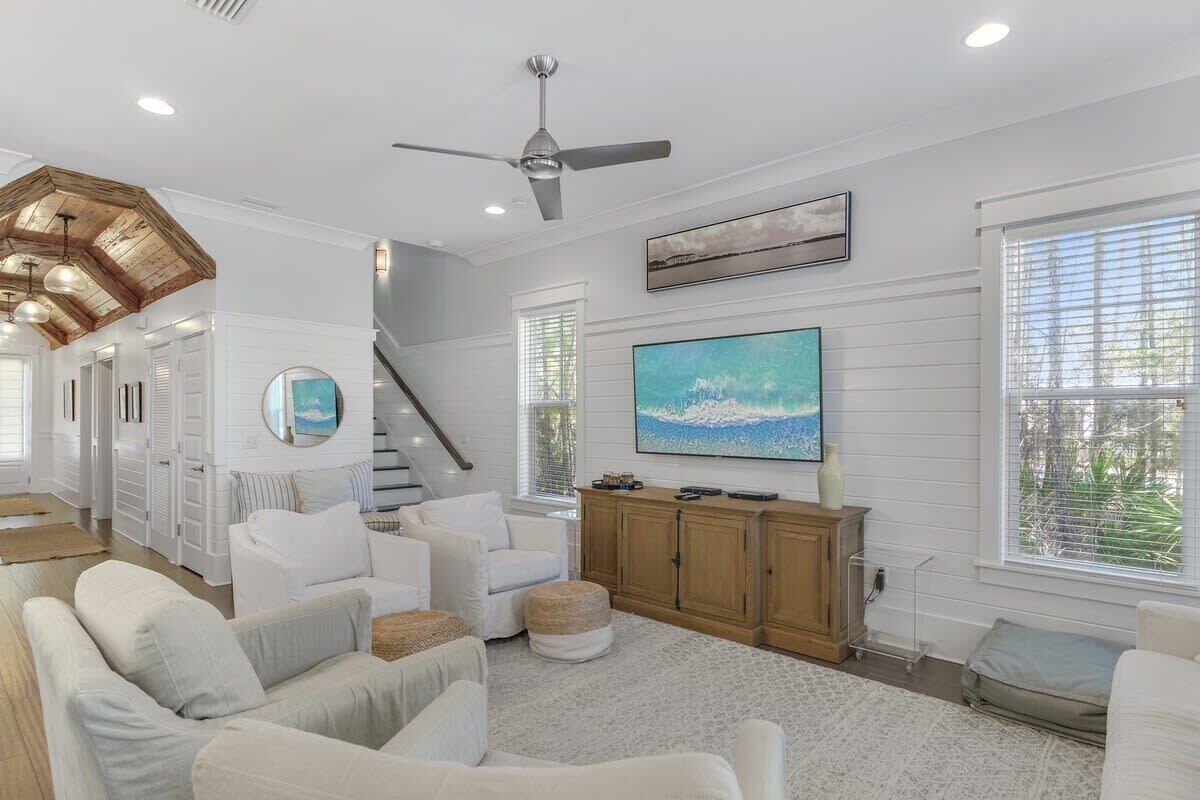 2,300+ SqFt, Steps from the Pool and the Beach! 4 Bikes - Cute but Salty on 30A