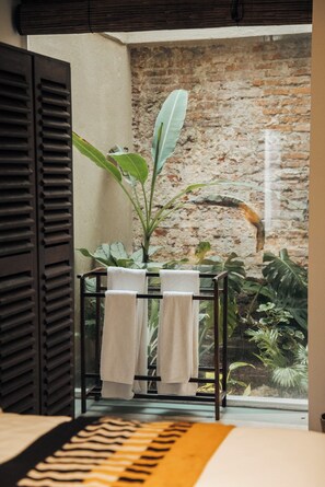 Habitación Deluxe doble | Ropa de cama de alta calidad y decoración individual