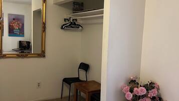 3 室のベッドルーム、アイロン / アイロン台、WiFi (無料)