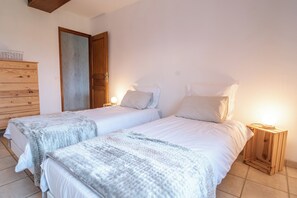 2 habitaciones, escritorio, cuna de viaje y wifi gratis 