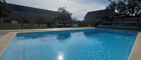 Piscine couverte, piscine extérieure