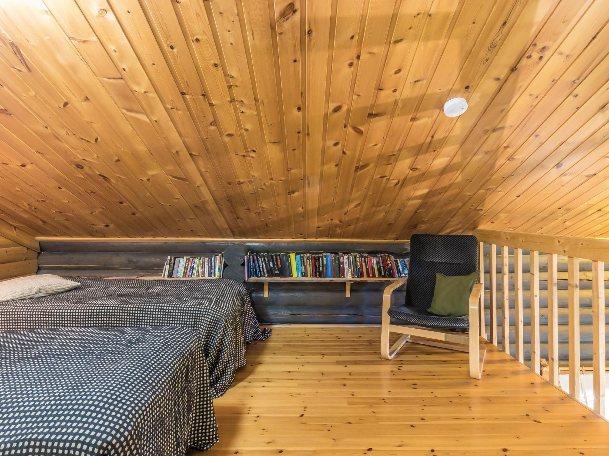 1 bedroom, travel crib, internet