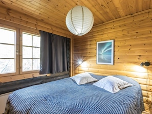 1 bedroom, travel cot, Internet