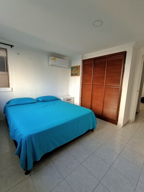 2 Schlafzimmer, Schreibtisch, Bügeleisen/Bügelbrett, WLAN