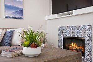 Smart TV, fireplace - Southern California Beautiful Place in Ladera Ranch (Ladera Ranch)