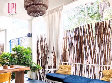 Traditional Double Room, 1 Queen Bed | Living area