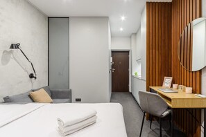 Una scrivania, ferro/asse da stiro, Wi-Fi, lenzuola