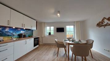 Kühlschrank, Ofen, Herdplatte, Geschirrspüler
