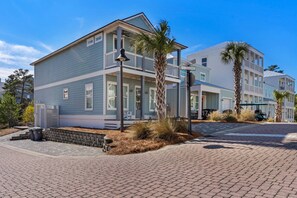 Exterior - Coastal Beach home 2 minutes to Beach/Community Pool/Outdoor dining space/2 parking areas/Sleeps 10 (Santa Rosa Beach)
