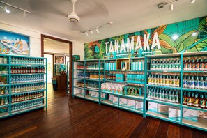 Gift shop - Modern apartment at Au Cap within walking distance to the beach. (Au Cap)