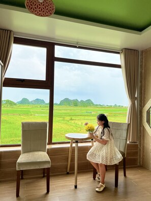 Deluxe Double Room | Mountain view - Trang An Ao dai Homestay (Ninh Binh)