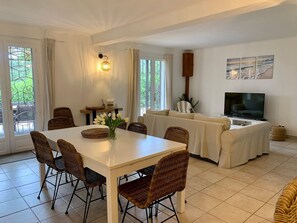Dining - Villa Nichée Dans un Jardin de Verdure, Entre Plages et Centre du Village (La Croix-Valmer)