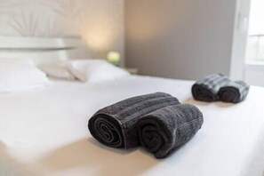 3 chambres, fer et planche à repasser, lit parapluie, accès Internet