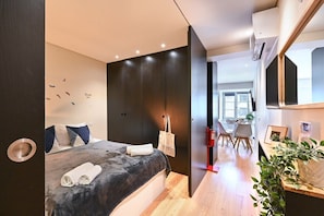 WiFi, bed sheets