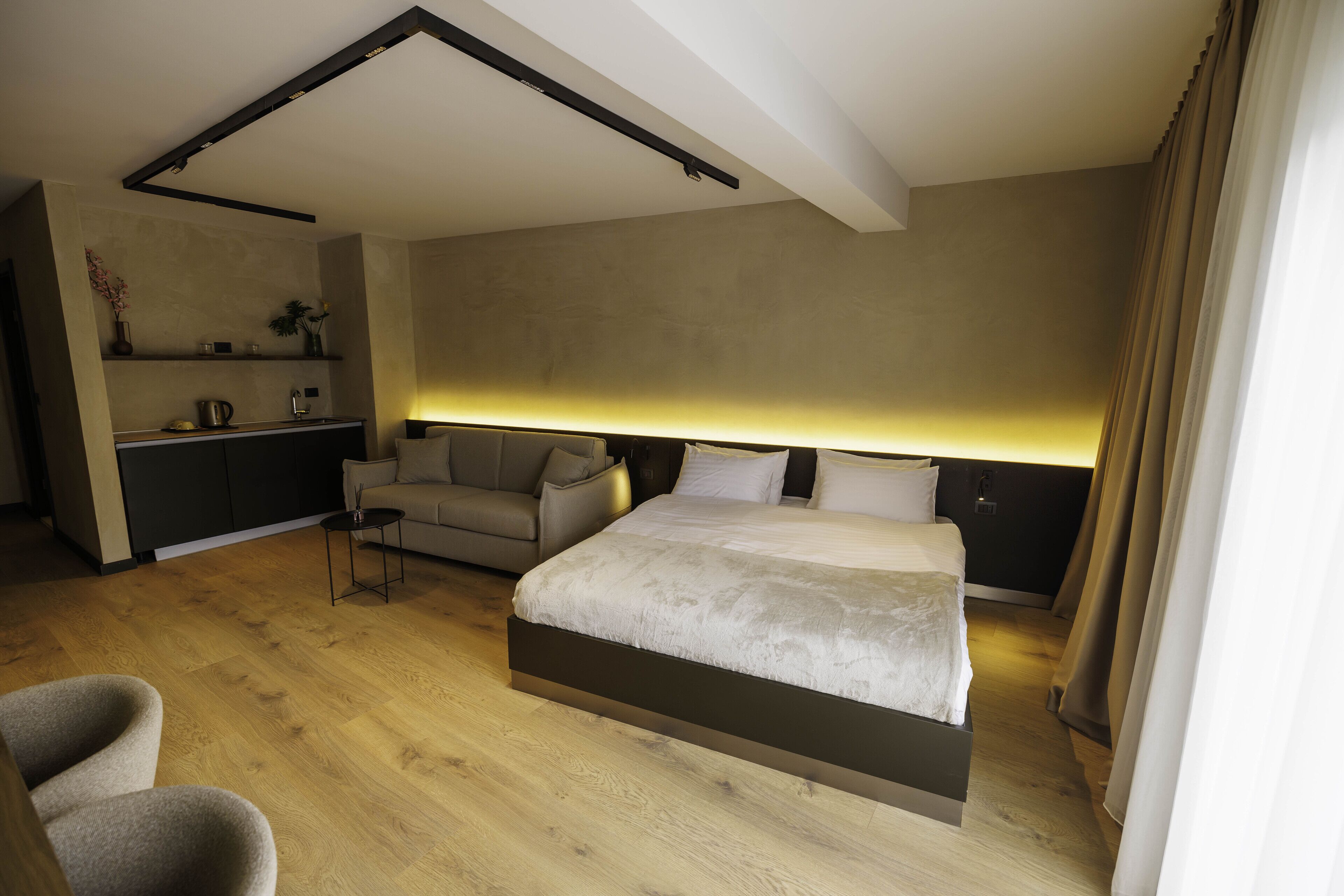 Familiekamer | Bedden met traagschuimmatrassen, een minibar, een kluis op de kamer