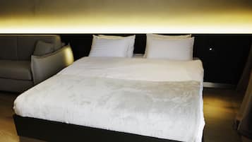 Family Room | 1 bedroom, memory foam beds, minibar, in-room safe