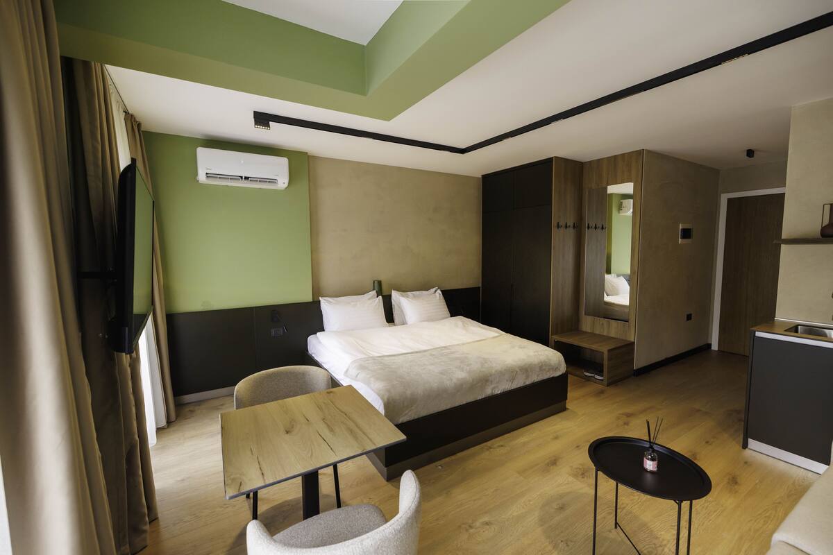 Memory foam beds, minibar, in-room safe, desk