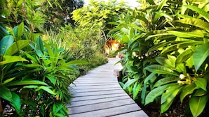 Unclassified image, 5 of 18, button - The Zen Garden Suite - Driftwood Villas Scotts Head (Scotts Head)