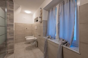 Suihku, hiustenkuivaaja