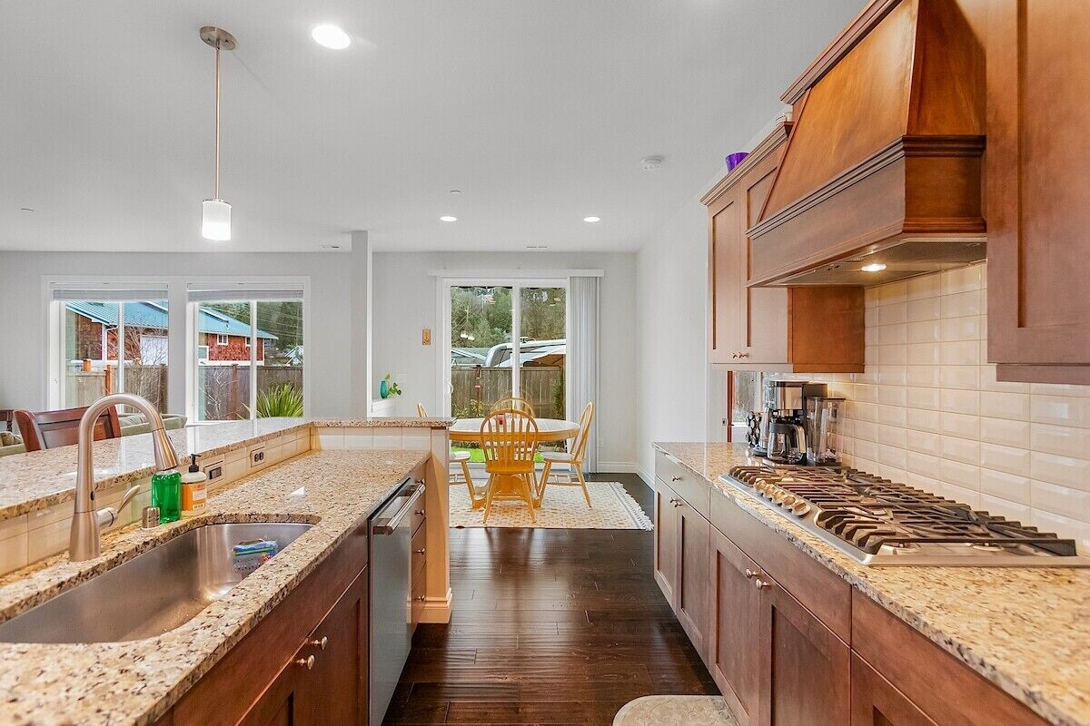 冰箱、微波炉、烤箱、炉灶