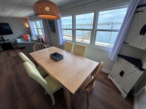 Dining - Bridge Street Pier Beach House + Dog-friendly (Bradenton Beach)
