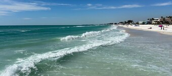 Bridge Street Pier Beach House + Dog-friendly