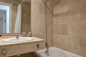 Shower, hair dryer, towels - CALA ALTA relax apartment (Benidorm)