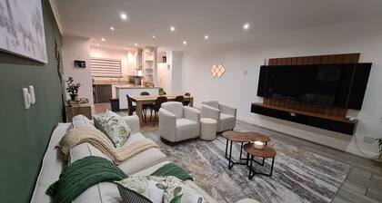 KRJSA Townhouse- Bryanston
Centrally located to shopping Malls and nightlife.