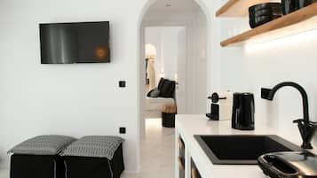 Ofen, Wasserkocher mit Kaffee-/Teezubehör, Kochgeschirr/Geschirr/Besteck