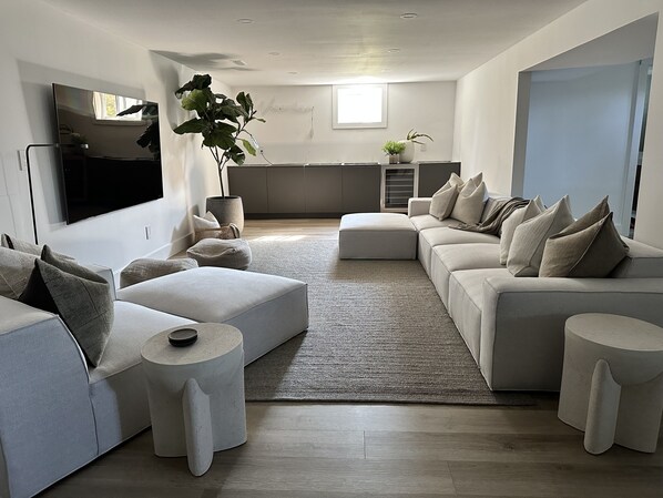 Smart TV, video library