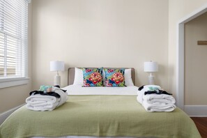 4 bedrooms, iron/ironing board, WiFi, bed sheets