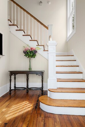 Interior - Downtown Family-Friendly Home By Shops (Charleston)