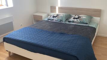 2 slaapkamers, een strijkplank/strijkijzer, wifi, beddengoed