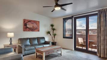 Een televisie en een stereo