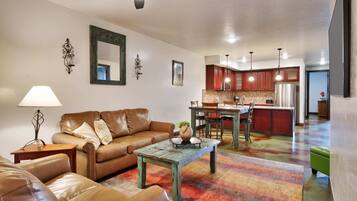 Een televisie, een stereo en een kantoor