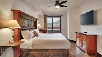 2 bedrooms, desk, iron/ironing board, WiFi