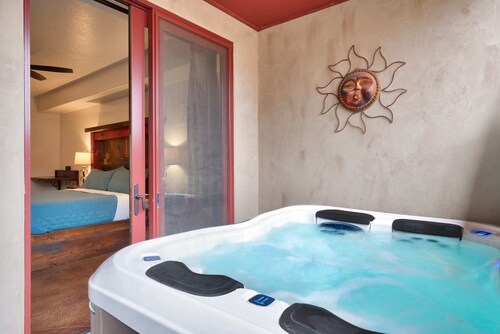 Luxury Downtown Rental (Hot Tub/Pet Friendly) #9
