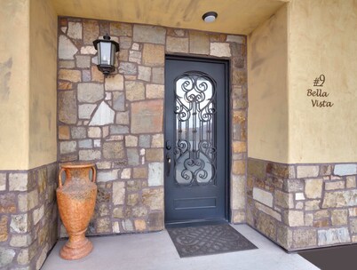 Luxury Downtown Rental (Hot Tub/Pet Friendly) #9