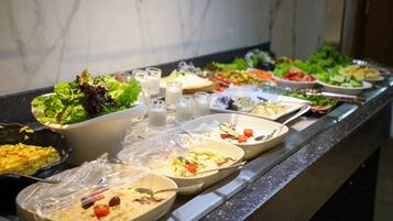 Café da manhã com buffet todos os dias (SAR 38 por pessoa)