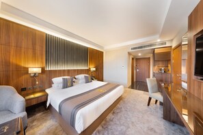 Premium bedding, pillow-top beds, in-room safe, desk - E hotel (Madinah)