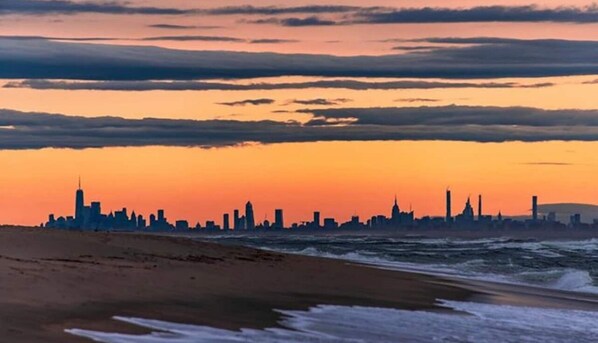 Sun loungers, beach towels - Sea Bright Beach House Sleeps 6 Perfect for a Family with little ones! (Sea Bright)