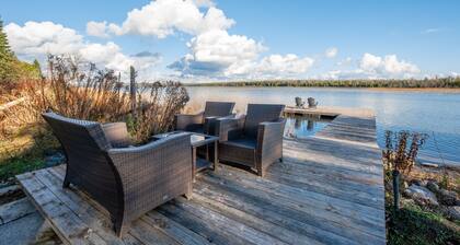 Starlight Shores - Serene Lakefront Retreat: Explore and Unwind