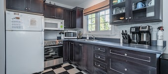 Serene Lakefront Retreat: Explore & Unwind