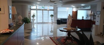 โรงแรมสีน้ำเงิน