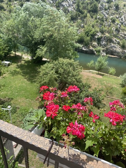 Villa Basic Blagaj with Amazing View on the River, super close to Mostar