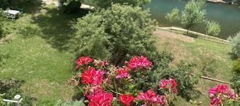 Villa Basic Blagaj with Amazing View on the River, super close to Mostar
