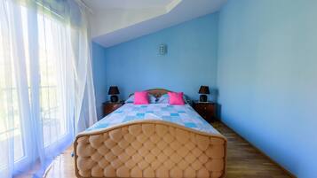 3 chambres, fer et planche à repasser, lit parapluie, Wi-Fi gratuit