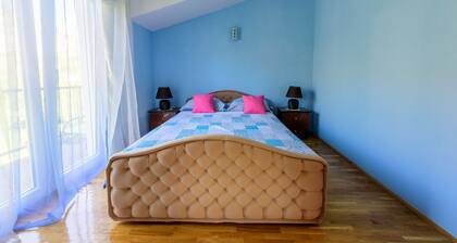 Villa Basic Blagaj with Amazing View on the River, super close to Mostar