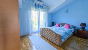 3 chambres, fer et planche à repasser, lit de bébé portatif