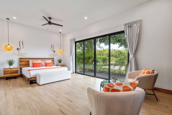 5 habitaciones, escritorio y tabla de planchar con plancha 